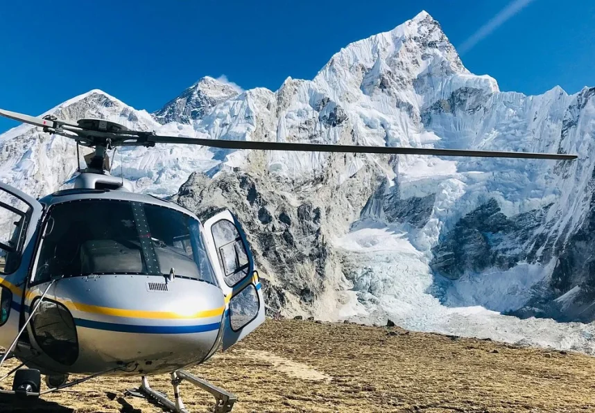 エベレストベースキャンプトレッキングとヘリコプターによるカトマンズへの帰路